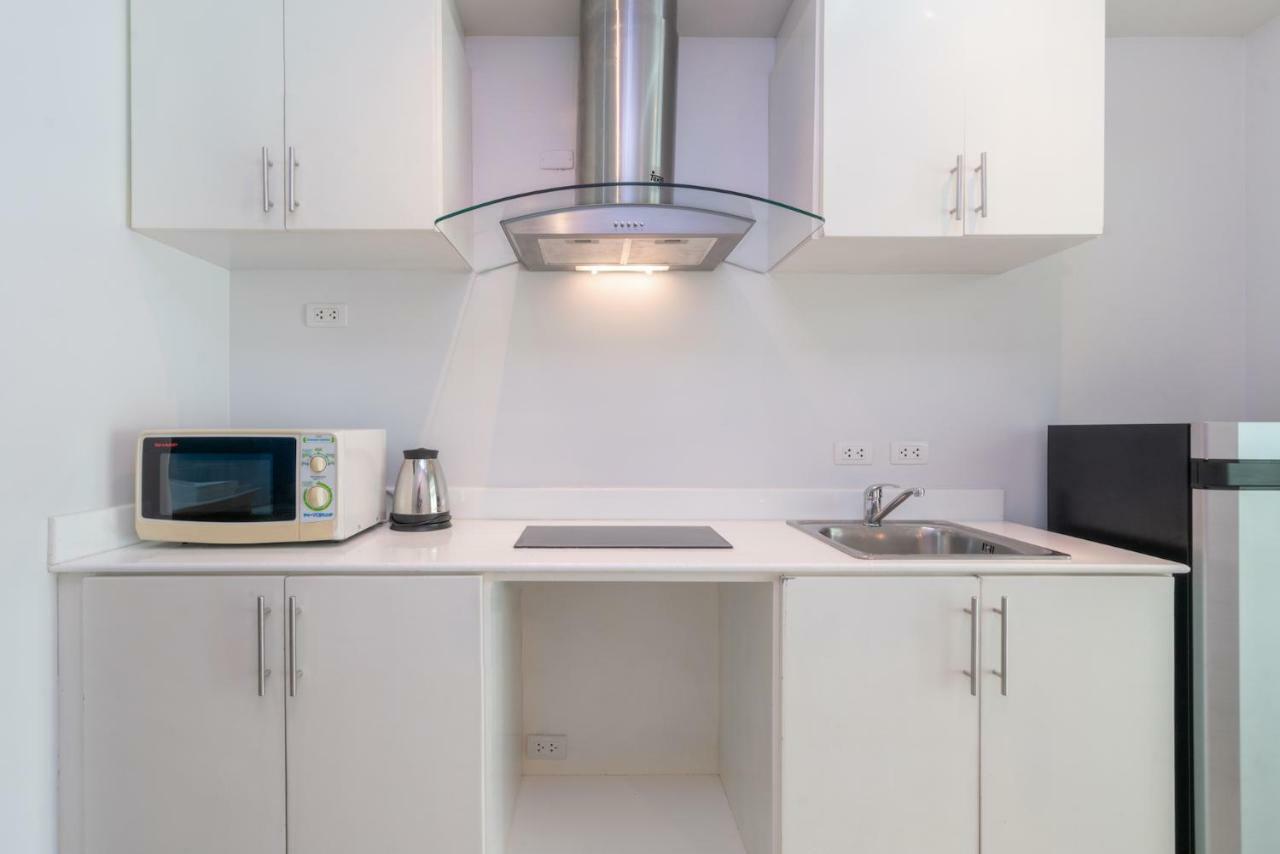 Condor Apartment Nai Harn Exteriör bild