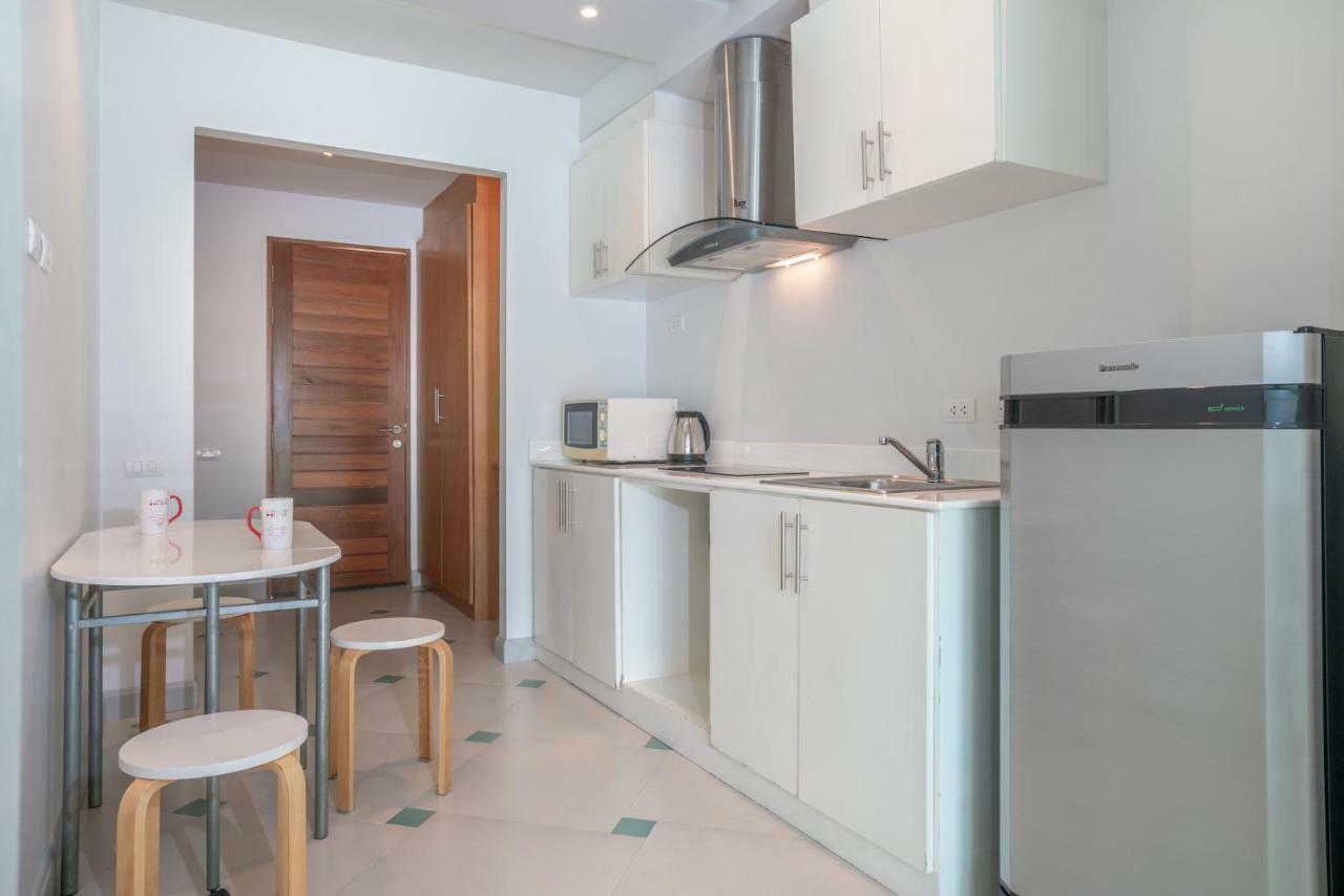 Condor Apartment Nai Harn Exteriör bild